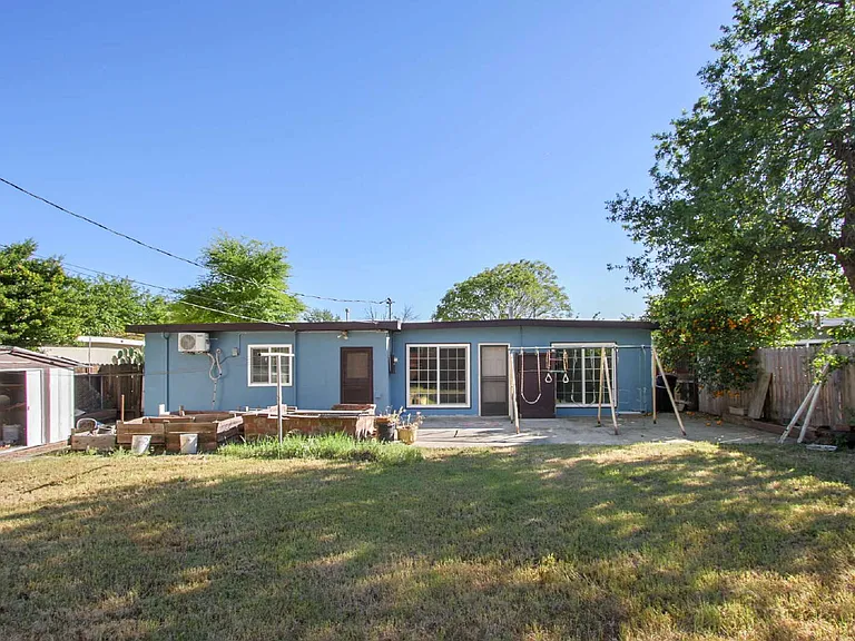 1945 Lehigh Dr — Photo 4