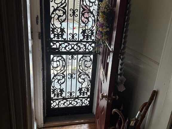 3rd image of 5229 Pulaski Ave