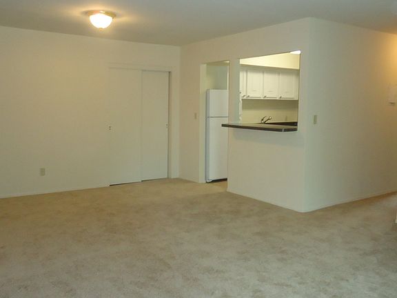 4th image of 15 Kensington Cir APT H