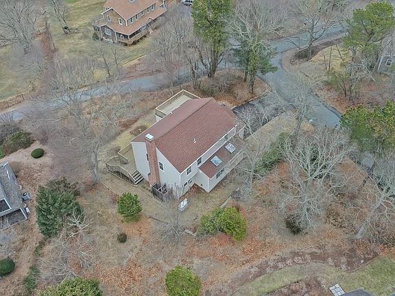 4th image of 91 Longfellow Dr