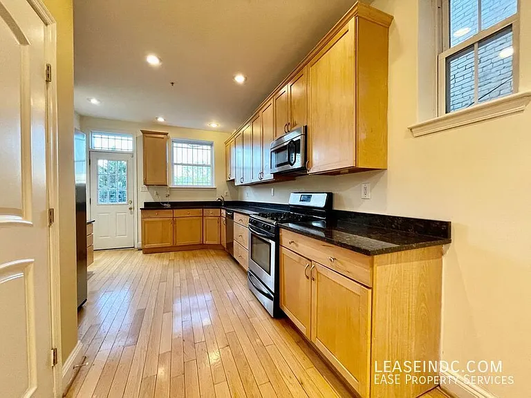 68 V St NW #1 — Photo 10