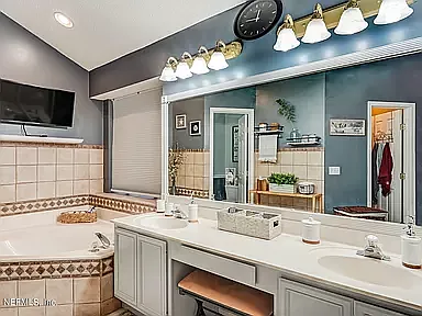 1555 Lakeway Dr — Photo 22