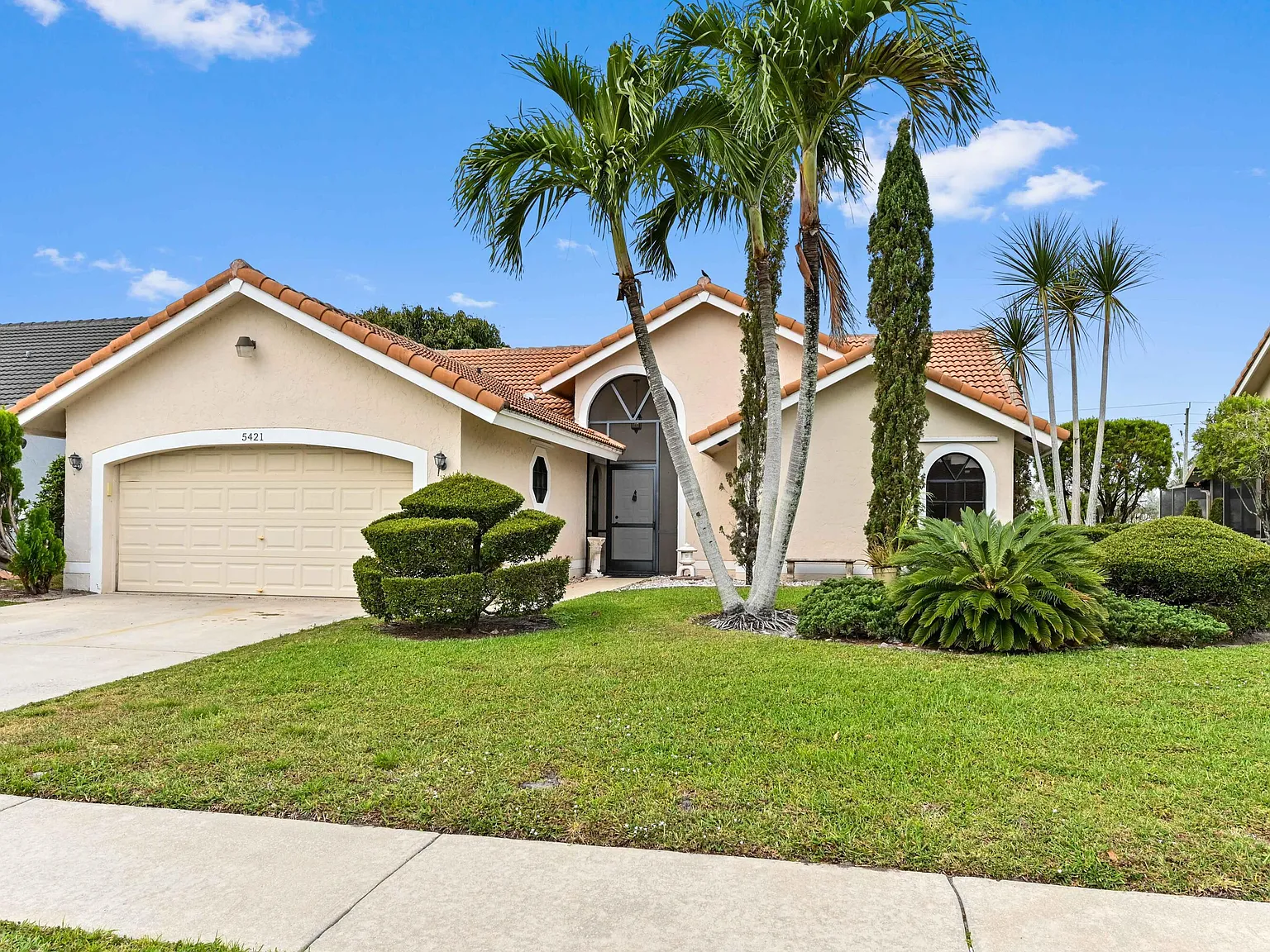 3 bed, 2.0 bath, 1450 sqft, $3,250 — Photo 2