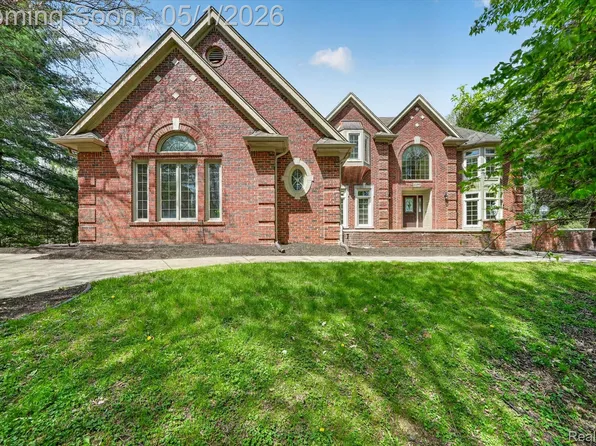 22293 Brockshire St, Novi, MI 48375