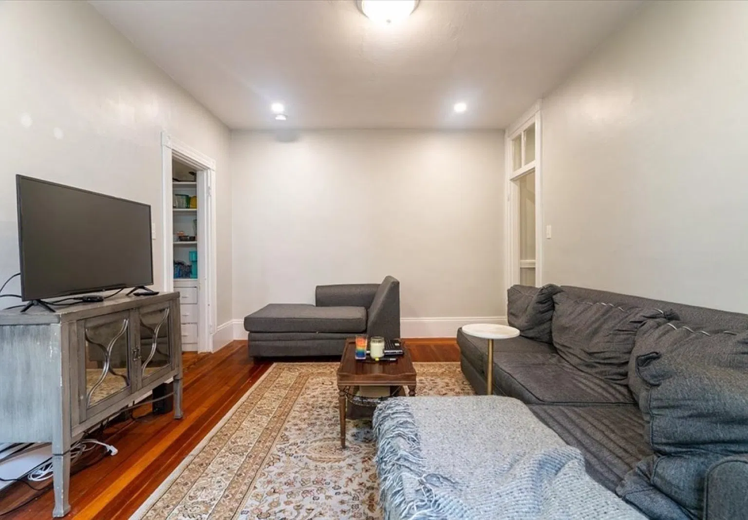 862 Huntington Avenue Apartments — Photo 4