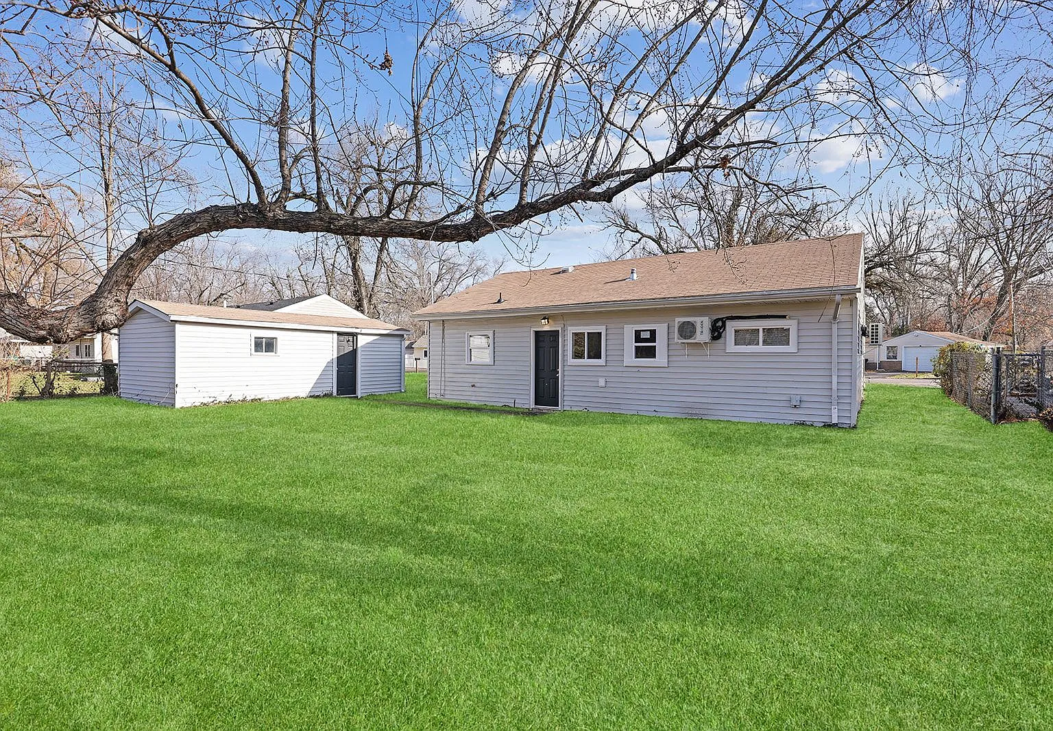 2 bed, 864 sqft, $1,300 — Photo 4
