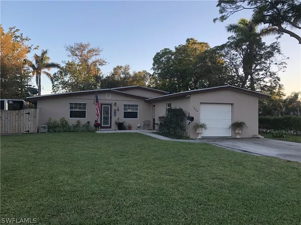 1004 6th Ln N, Naples, FL 34102