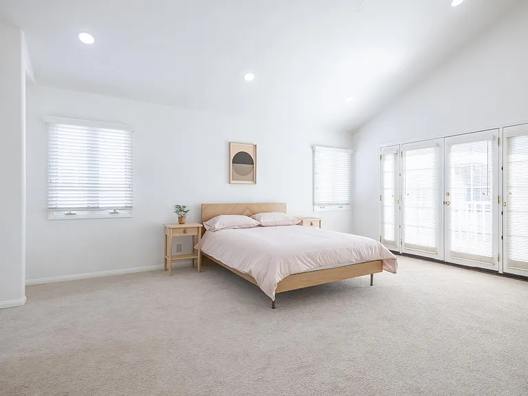 147 N Loreta Walk — Photo 15