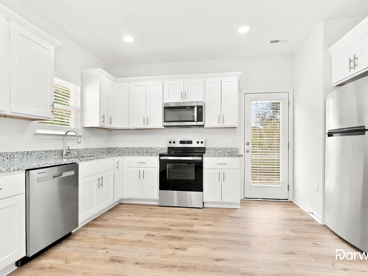 3 bed, 2.5 bath, 1280 sqft, $1,580 — Photo 4