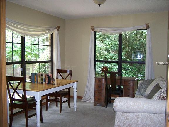 4th image of 2209 Oak Hill Dr