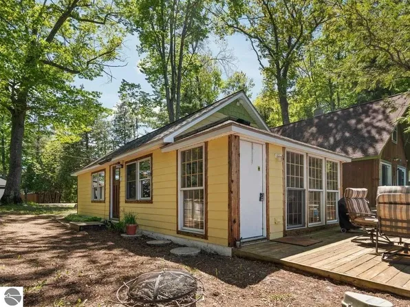 2603 Crescent Shores Dr, Traverse City, MI 49685