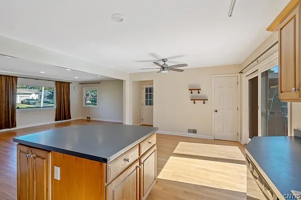 25 Franklin Ave — Photo 13
