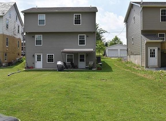 4th image of 2431 Dewey Ave