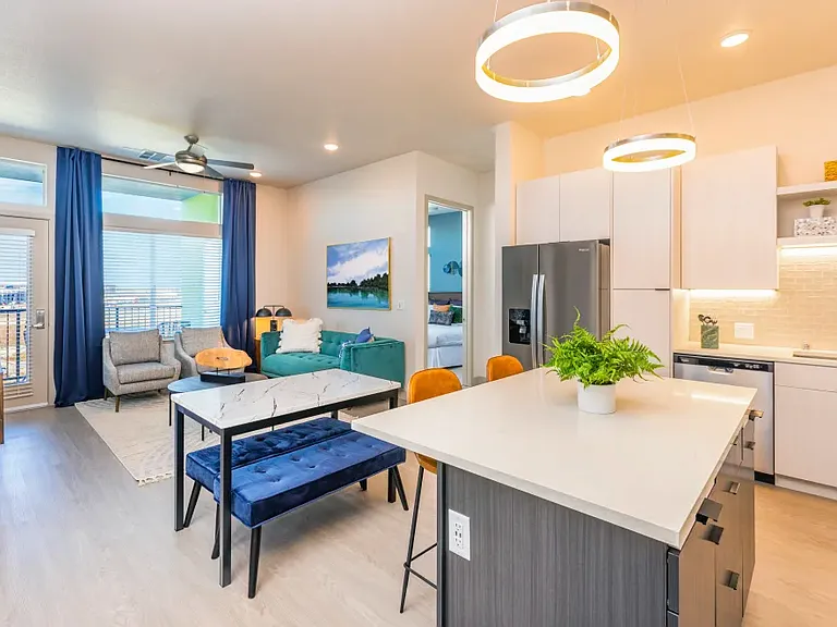 Zeta Luxury Apartments — Photo 3