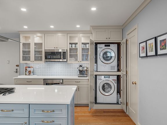 5th image of 65 E India Row APT 27F
