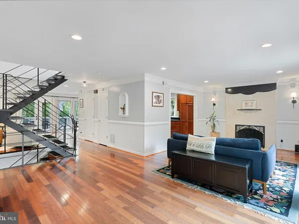 11202 Wedge Dr, Reston, VA 20190