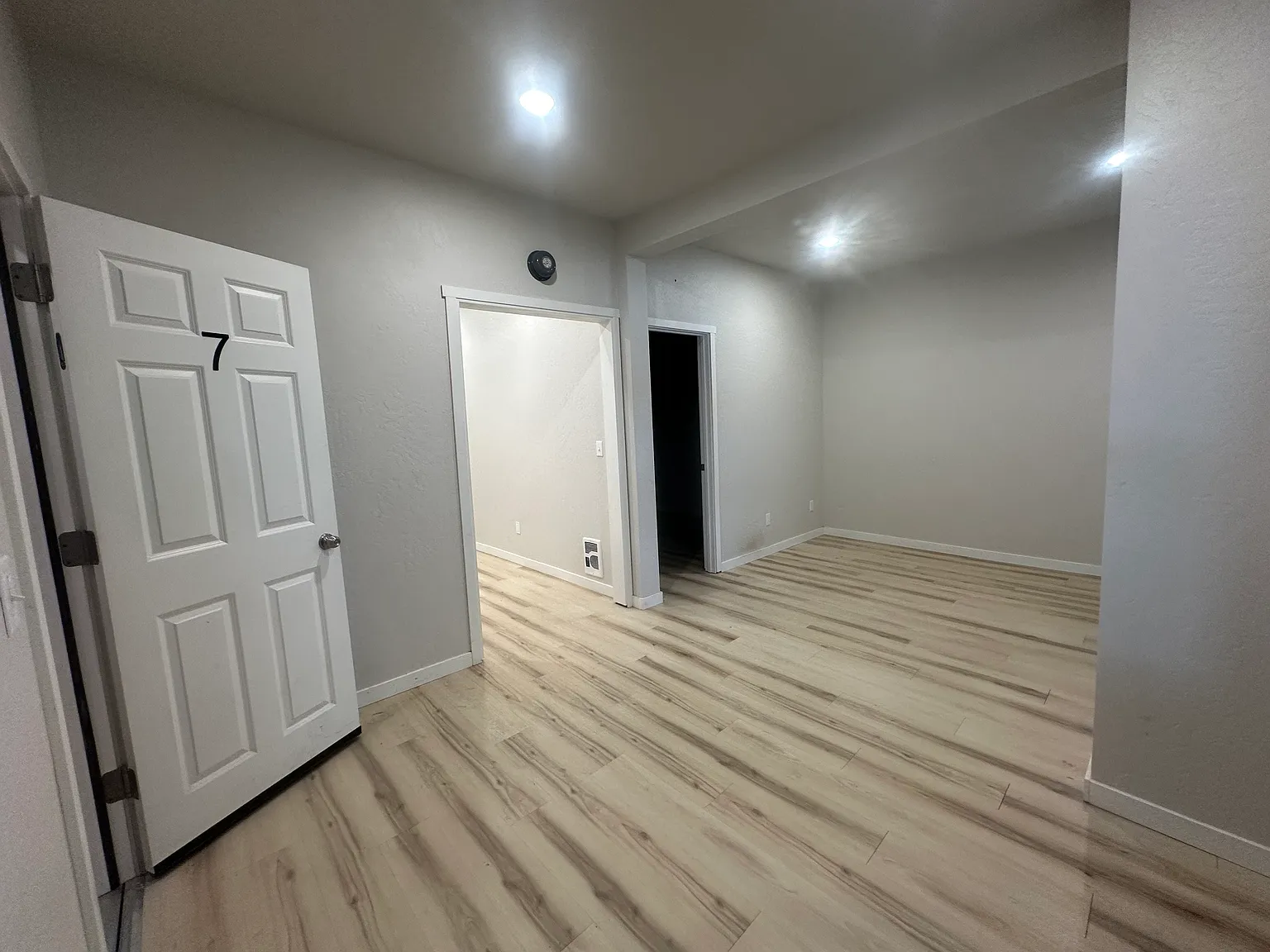 1 bed, 353 sqft, $1,050 — Photo 2