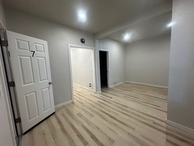910 Main Ave #7 — Photo 4