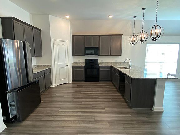 4th image of 9909 Rose Ave