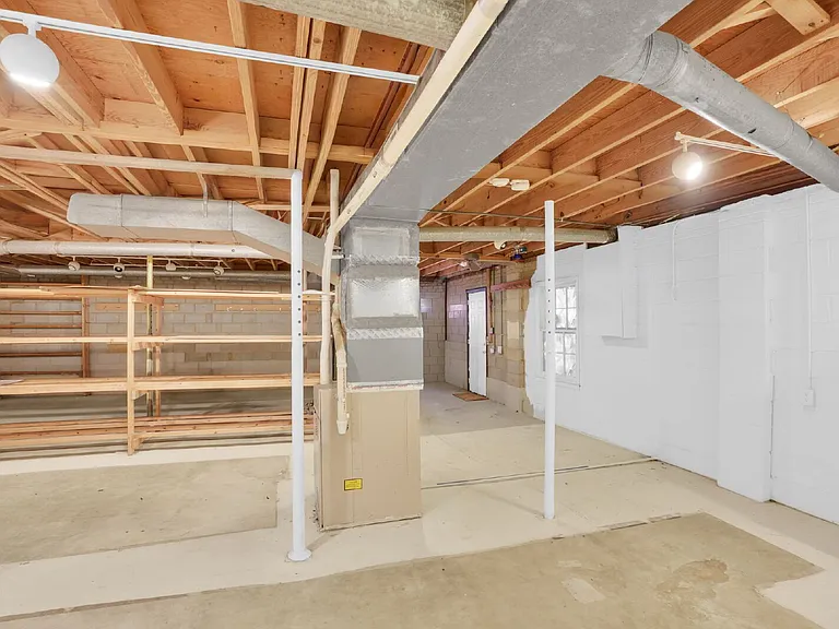 408 Wilby Dr — Photo 47