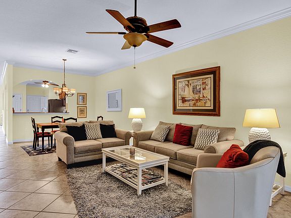 4th image of 6425 Oxford Circle #102