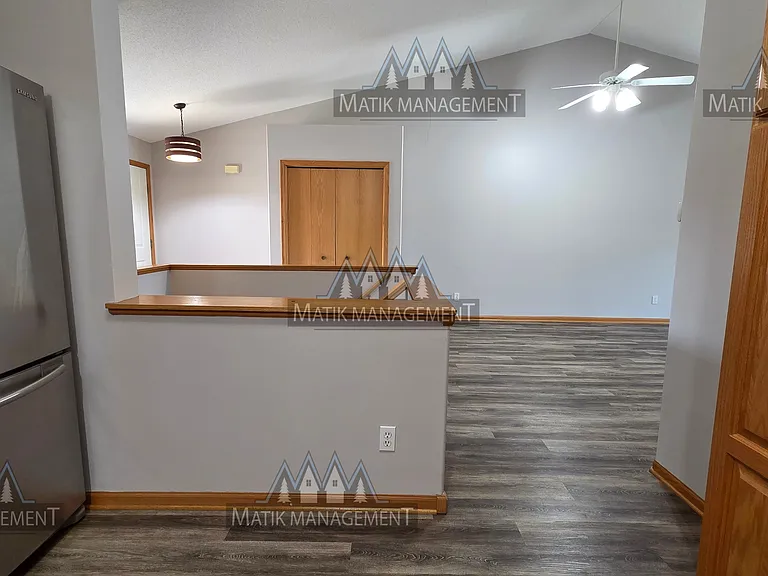 718 10th St SW — Photo 22