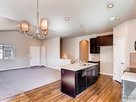 4th image of 687 Prairie Dr