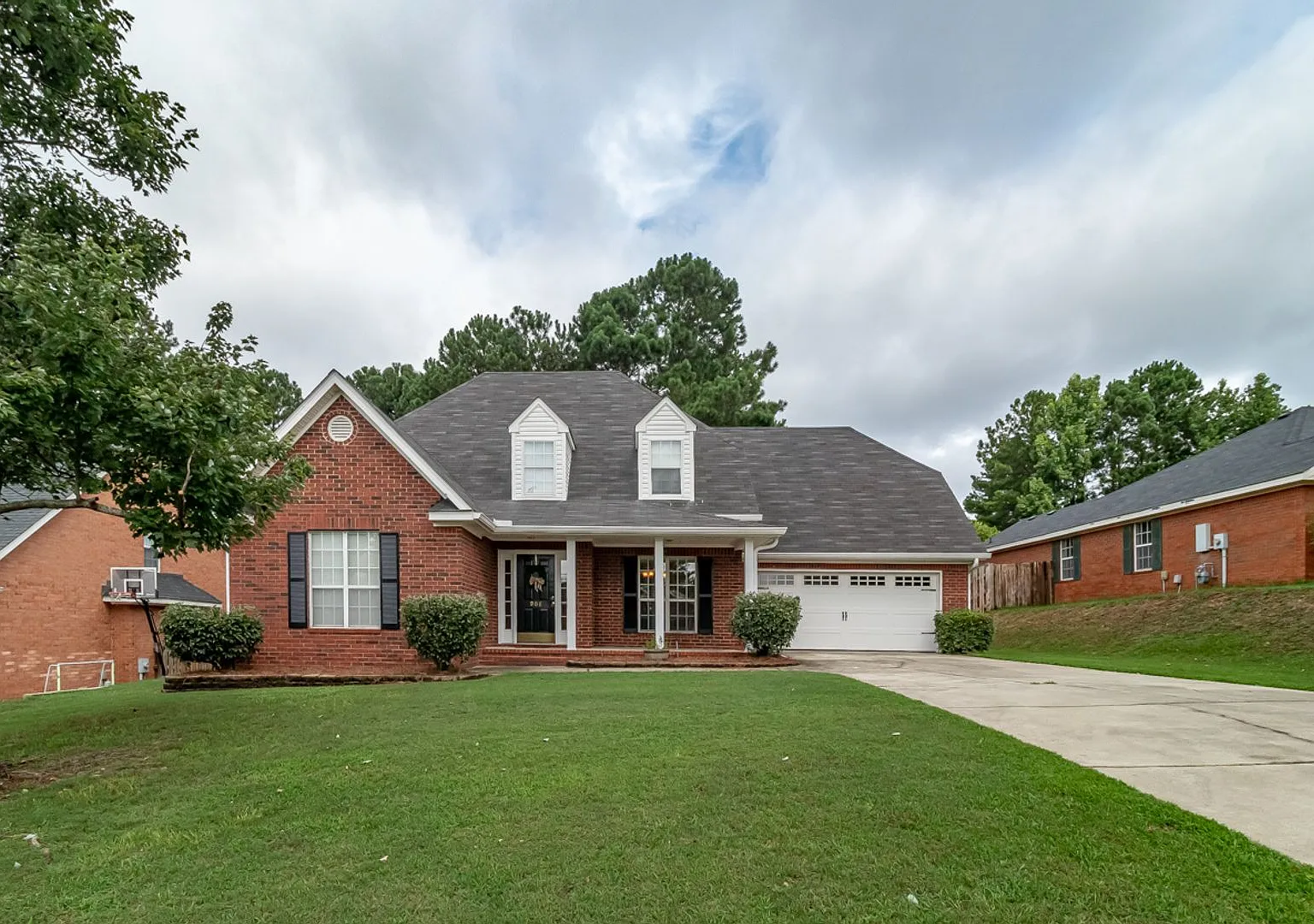 Lovely and Updated 4 bedroom, 2.5 bath home in Evans — Photo 1