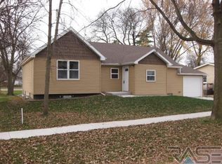 807 E 6th St, Dell Rapids, SD 57022