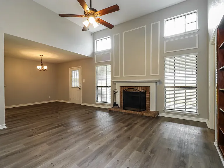 2321 Clareton Dr — Photo 4