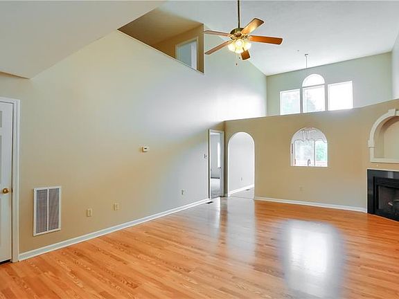 3rd image of 1106 Arrowhead Dr
