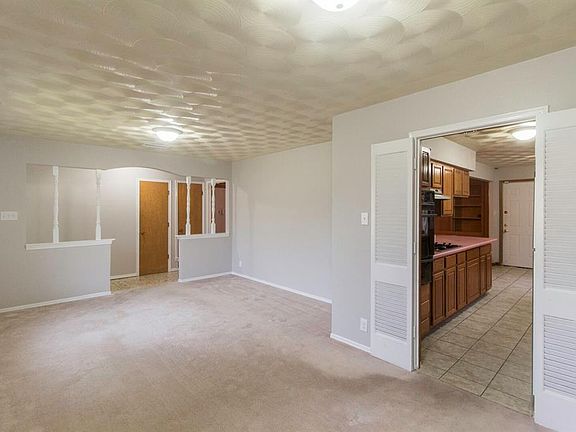 5th image of 1616 Heather Glen Dr