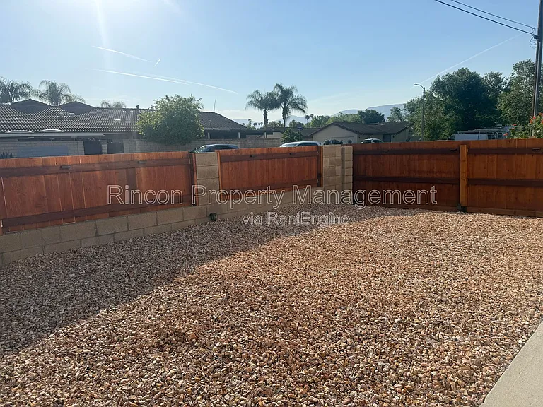 607 Lemon Way #B — Photo 28