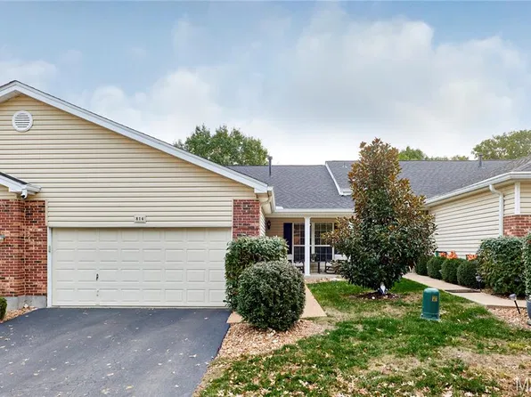 814 Woodside Trails Dr, Ballwin, MO 63021