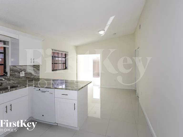 2664 W 70th Pl — Photo 8