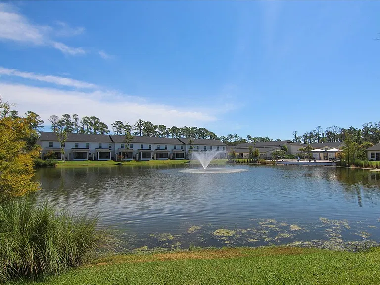 702 Mariners Cir — Photo 40