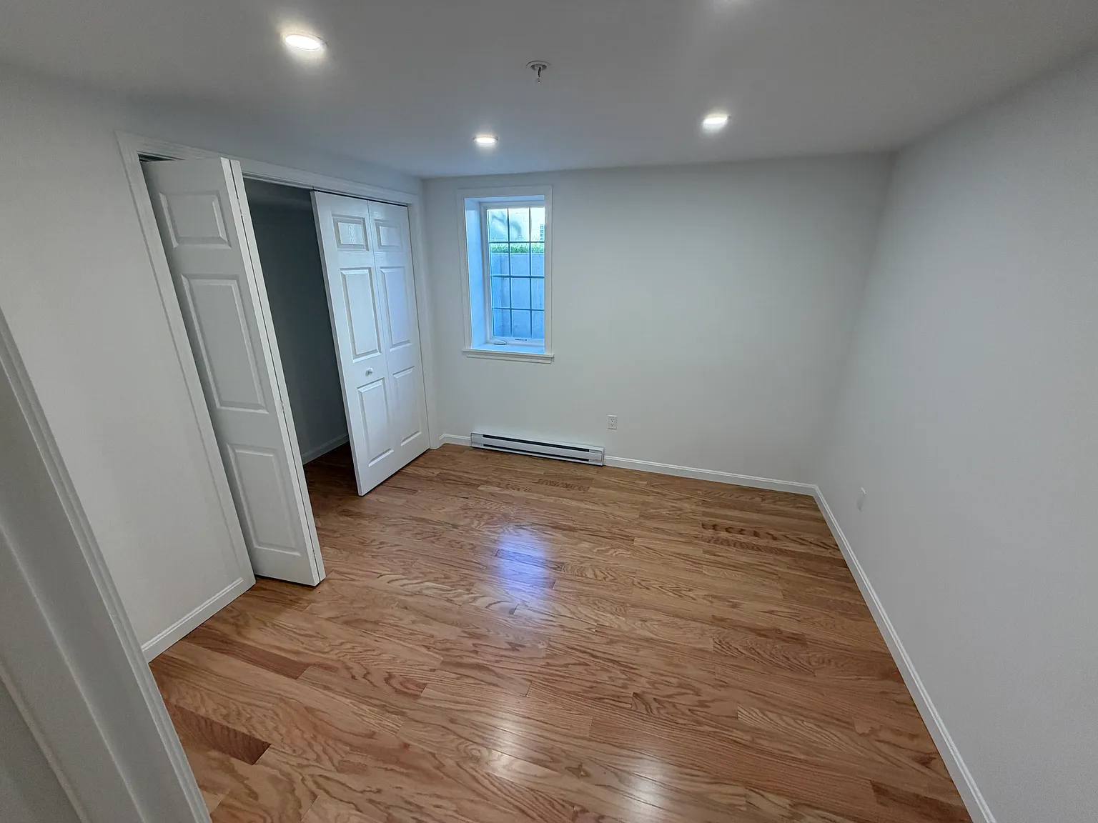 2 bed, 1000 sqft, $2,950 — Photo 2