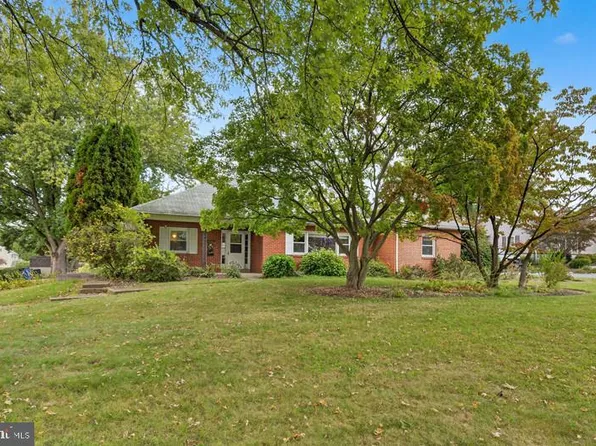 15 Edgemont Rd, Columbia, PA 17512