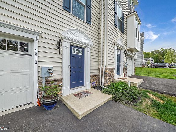 2nd image of 1810 Honeysuckle Ct