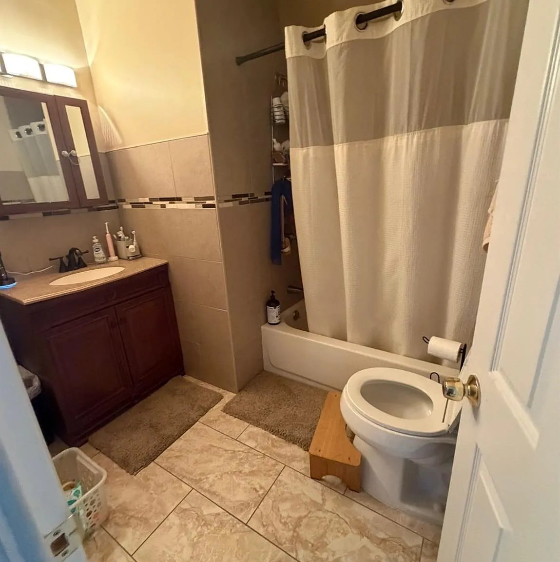 3 bed, 1.0 bath, 1100 sqft, $3,400 — Photo 4