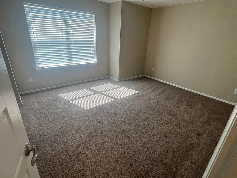 2200 Winding Dr #2 — Photo 2