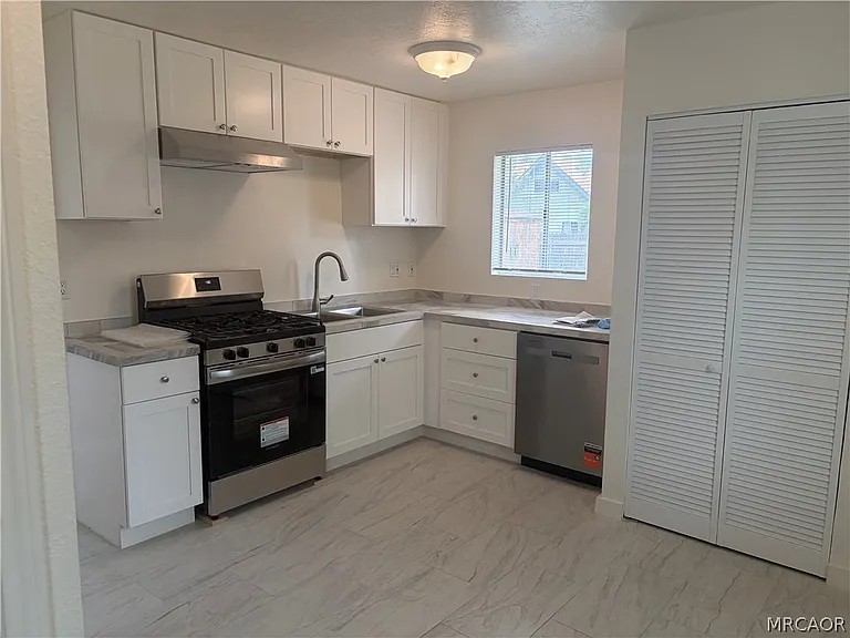 328 E Tiger Lily Dr — Photo 8