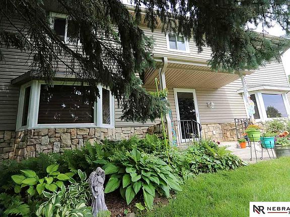 4th image of 1305 Hickory Cir