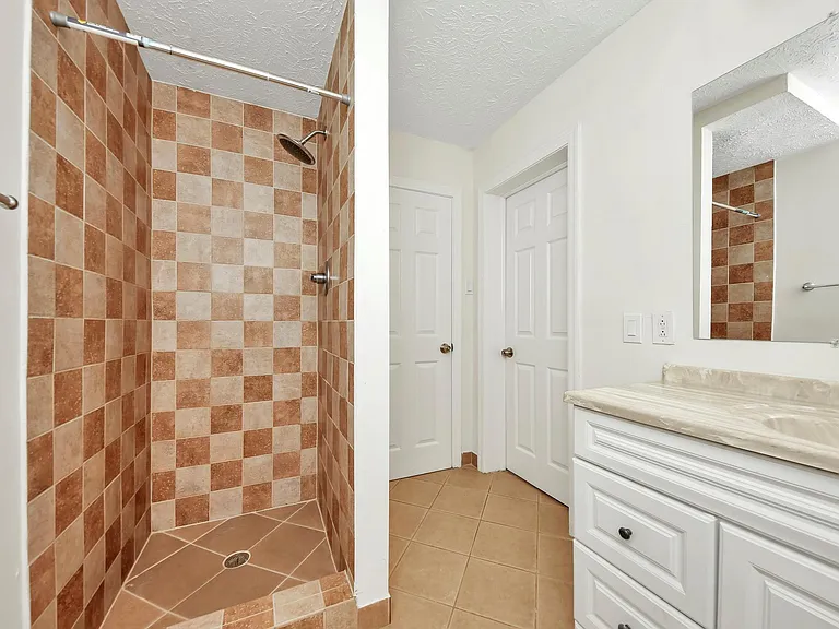 1249 Robert Ln — Photo 20
