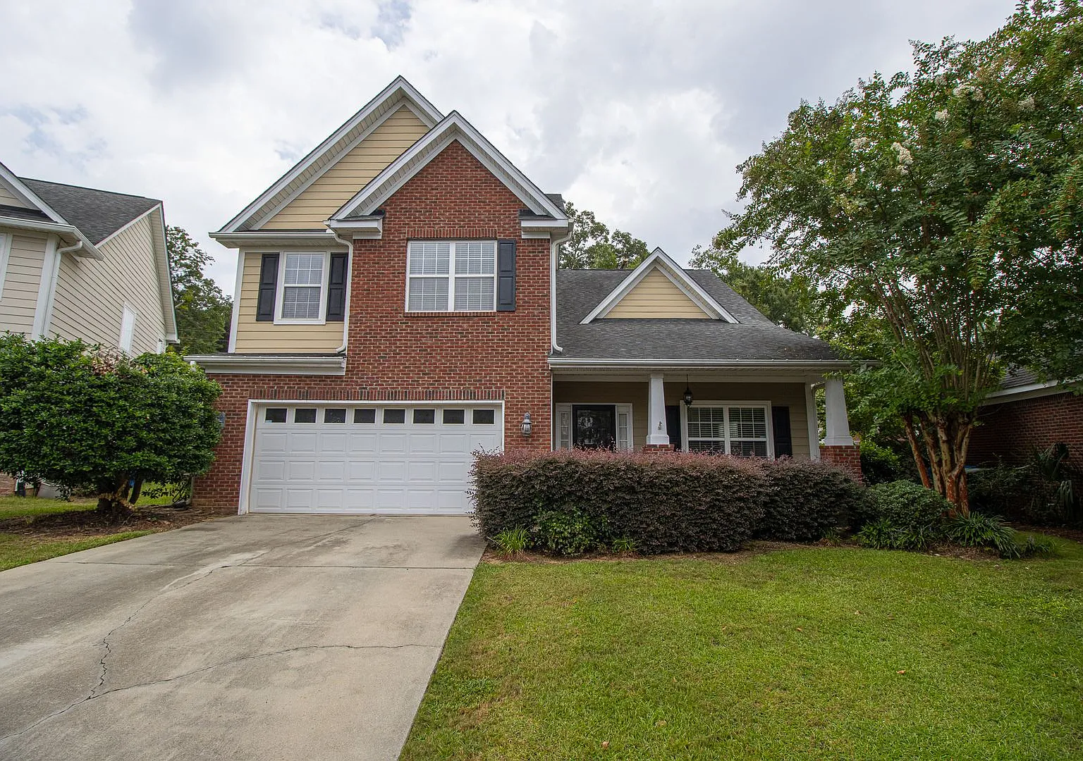 Gorgeous 4-Bedroom Home Available Now! — Photo 1