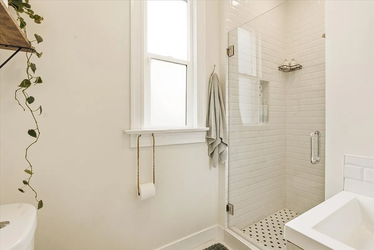 3 bed, 2.5 bath, 1900 sqft, $3,850 — Photo 3