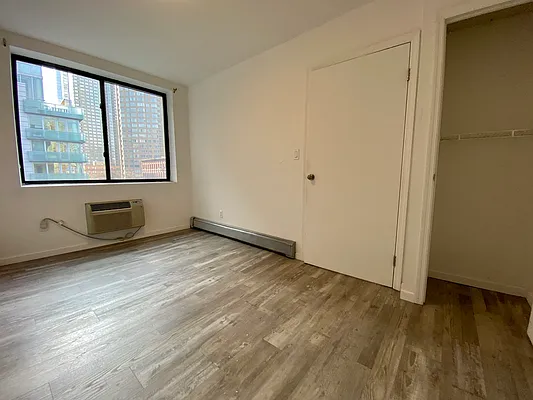 Rented by Avenues Real Estate | media 14