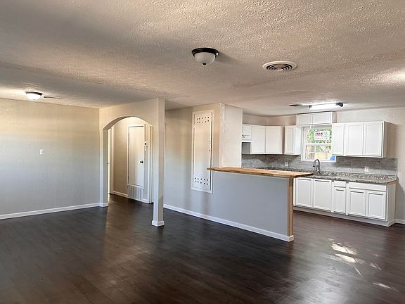 4th image of 300 Western Cir