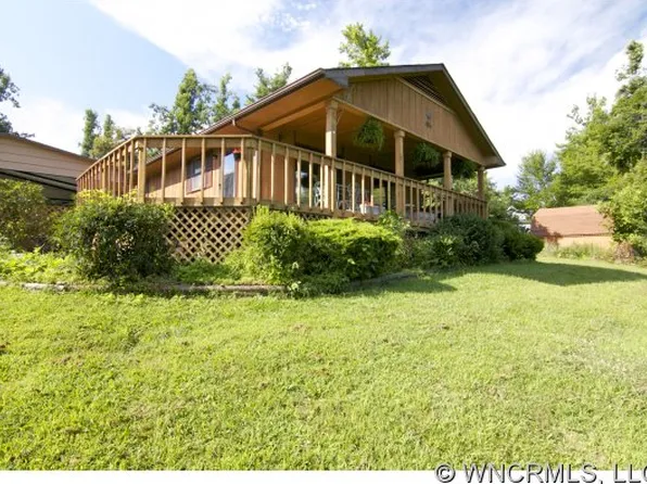 49 Clipper Ln, Hendersonville, NC 28739