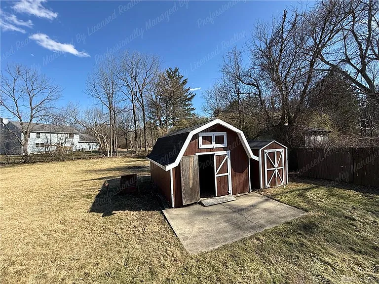 675 Wright St — Photo 35